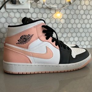 Air Jordan 1 Mid ‘Crimson Tint’